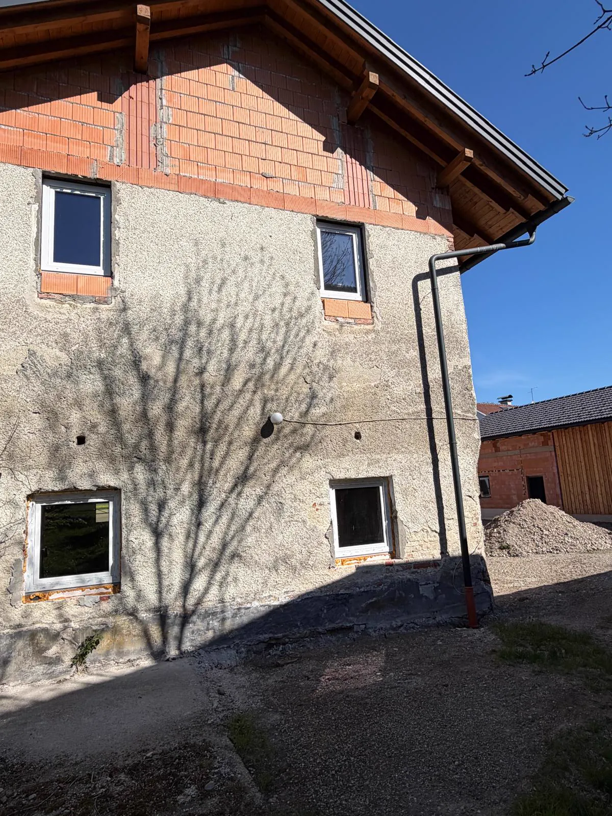 Rohbau vor Beginn der Fassadenarbeiten