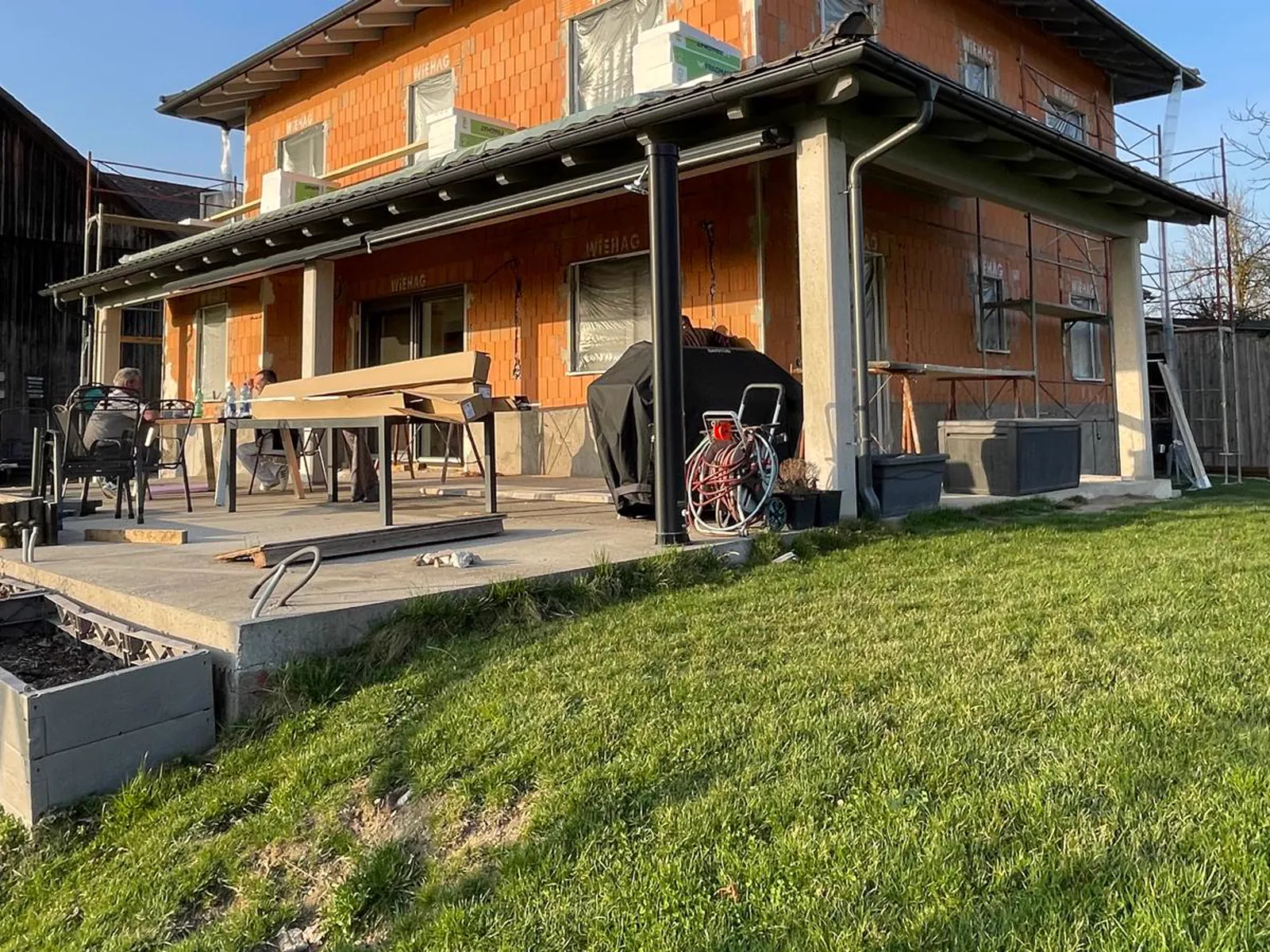 Altheim: Einfamilienhaus mit montierten Dämmplatten vor dem Verputzen