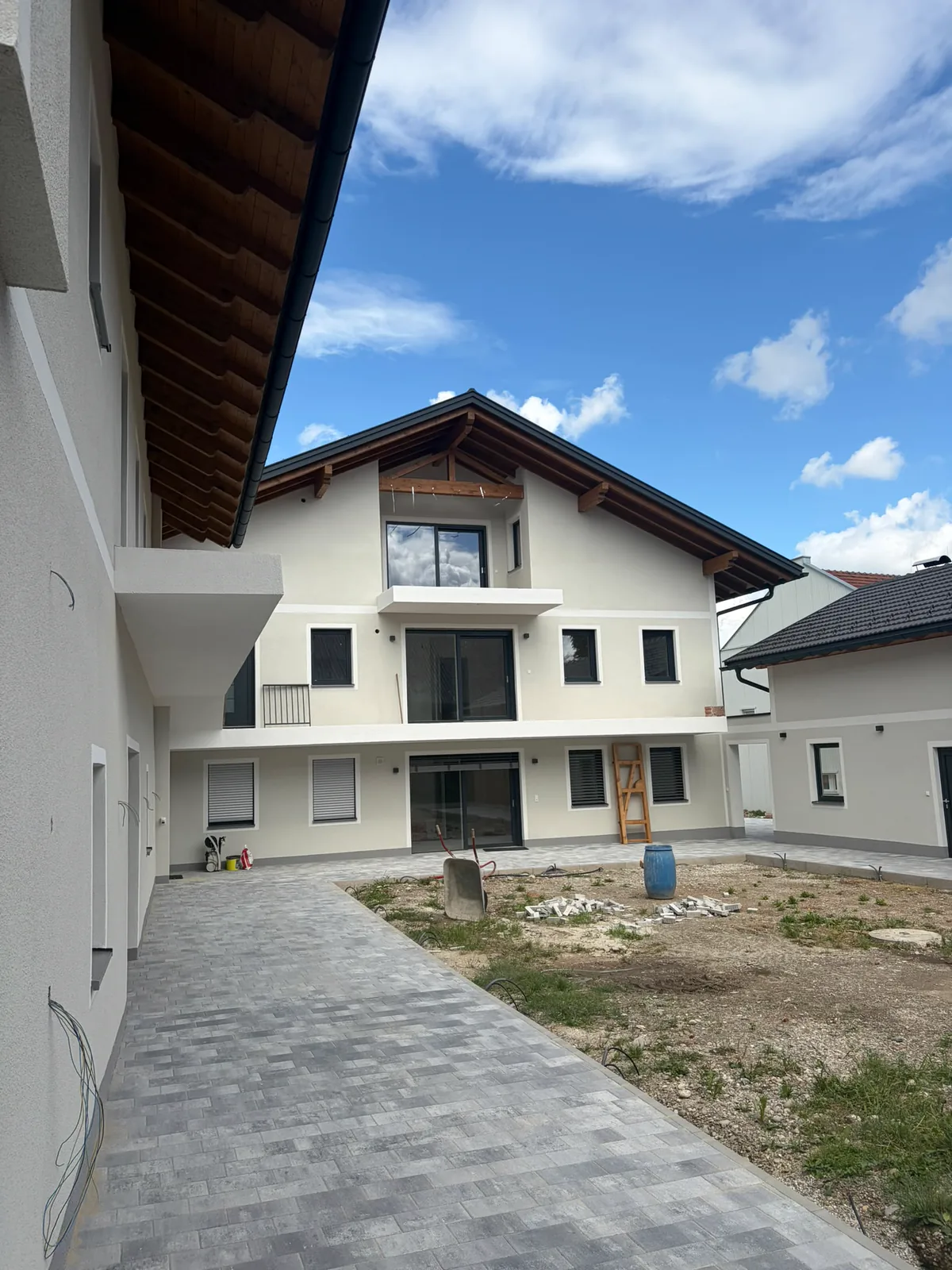 Ranshofen: fertige Fassade nach Vollwärmeschutz und Außenputz